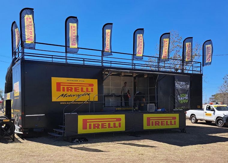 El servicio de Pirelli, neumático oficial del Rally Cordobés.