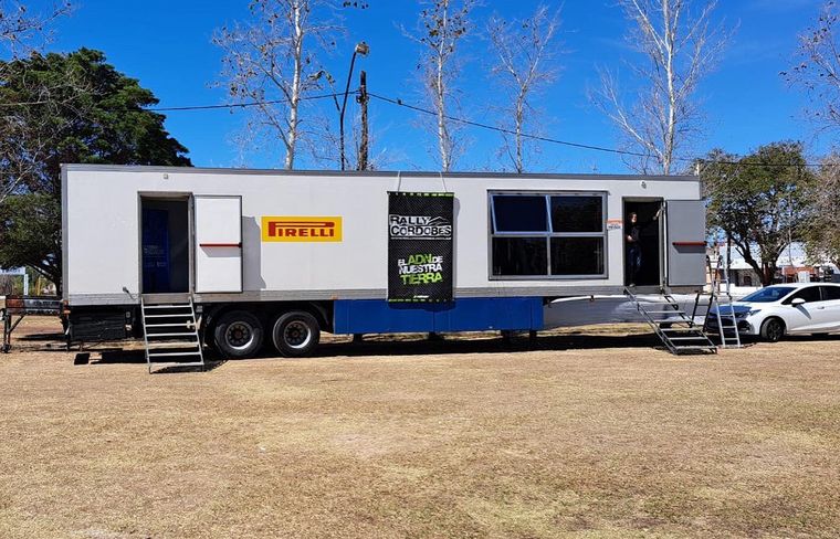 El Trailer de Computos Acryr y Sala de Prensa en Laguna Larga.