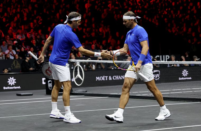 Federer se despide del tenis en dobles junto a Nadal