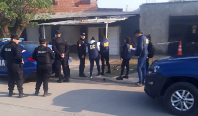 FOTO: Mataron a un chico de 14 años en un domicilio de Villa Gobernador Gálvez. 