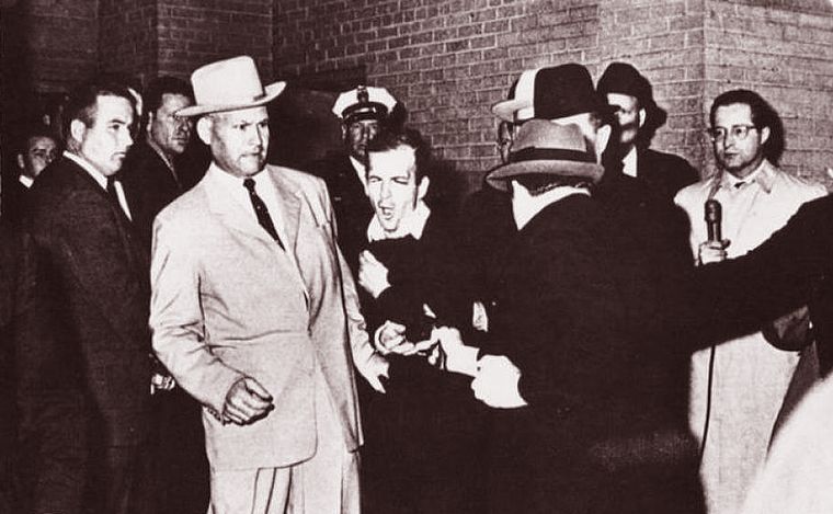 Jack Leon Ruby asesina al sospechoso de matar a Kennedy, Lee Harvey Oswald.