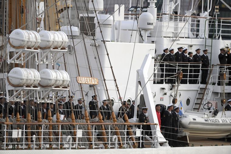 La Fragata Libertad arribó al Puerto de Buenos Aires.