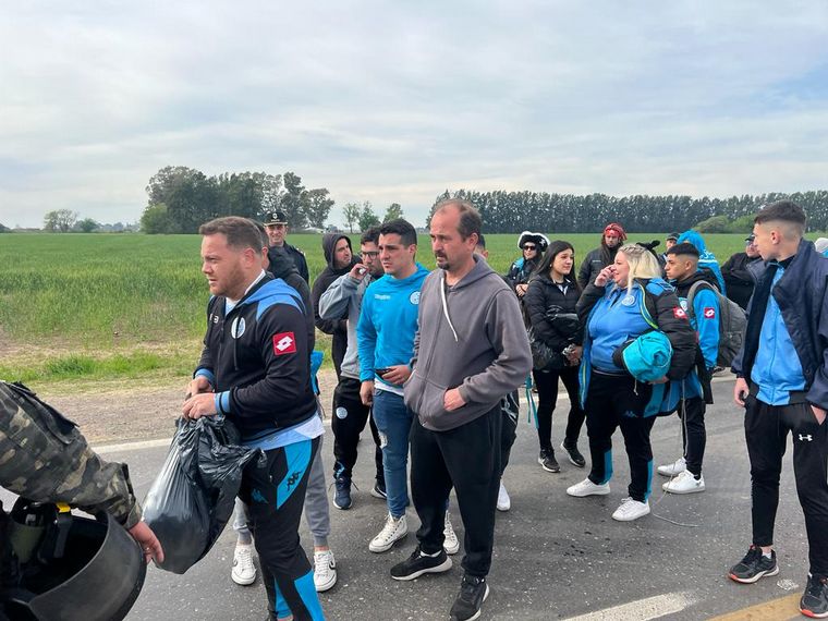 Procesión celeste: hinchas de Belgrano coparon los ingresos a San Nicolás