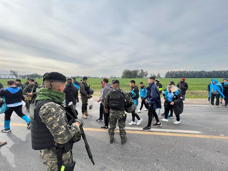 Procesión celeste: hinchas de Belgrano coparon los ingresos a San Nicolás