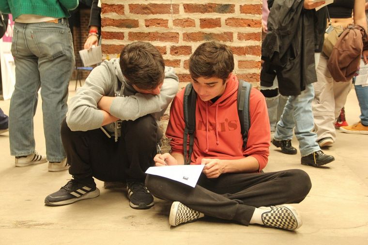 Unos 25 mil jóvenes coparon la ExpoCarreras. Fijáte si estás en las fotos de la UNR.