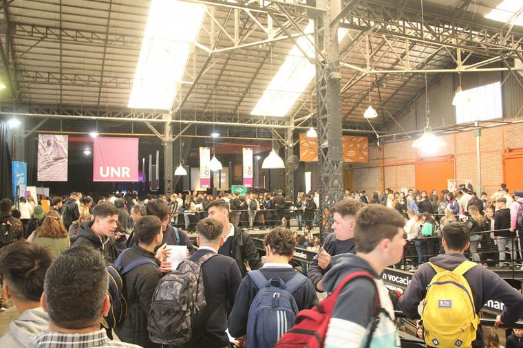 Unos 25 mil jóvenes coparon la ExpoCarreras. Fijáte si estás en las fotos de la UNR.