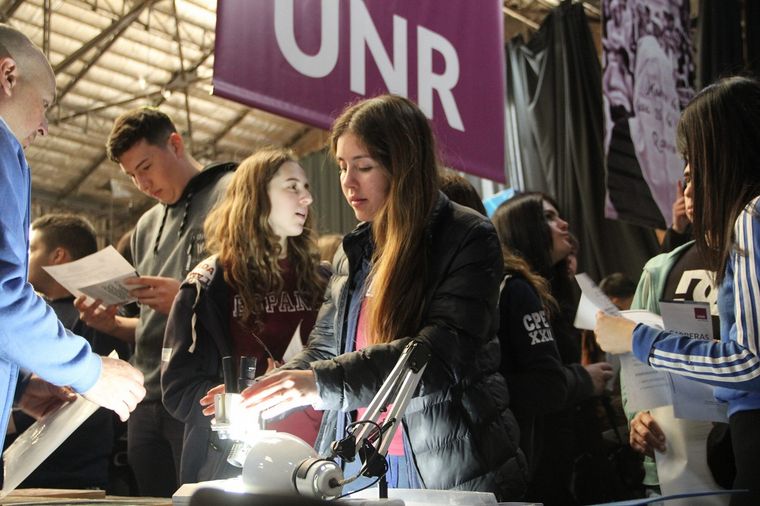 Unos 25 mil jóvenes coparon la ExpoCarreras. Fijáte si estás en las fotos de la UNR.