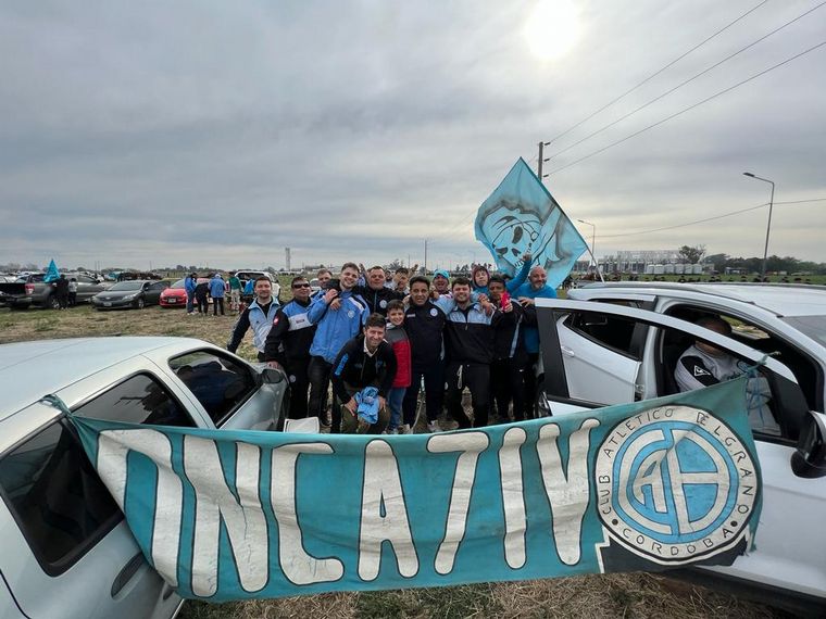 El plantel de Belgrano ya salió rumbo al estadio: expectativa y emoción