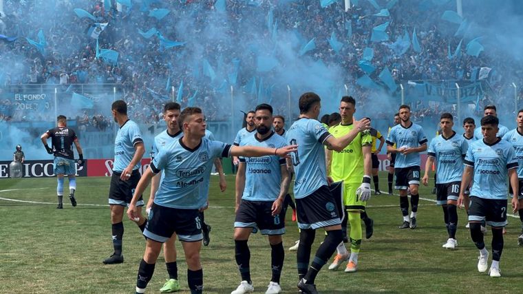 FOTO: Belgrano fue recibido de forma espectacular en San Nicolás.