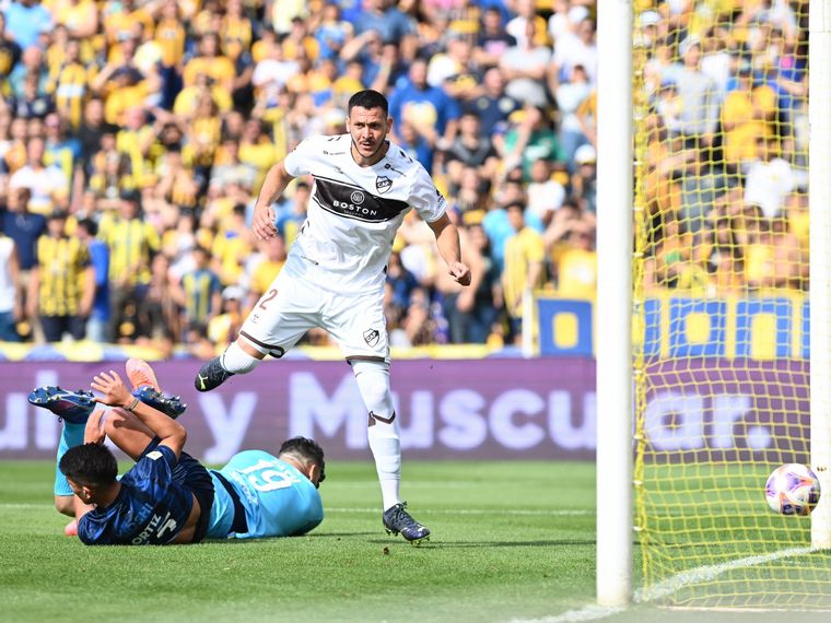 El Canalla enfrenta al Calamar desde las 15.30. Seguilo por Cadena 3 Rosario. 