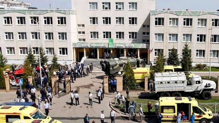 FOTO: Al menos 15 muertos y 24 heridos por un tiroteo en una escuela de Rusia.