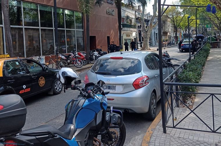 Discusión, disparo e intento de fuga frente a un reconocido bar de Pichincha.