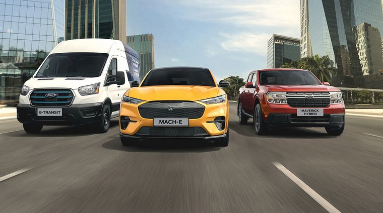 Ford anuncio la llegada de 3 nuevos nuevos vehículos electrificados a Argentina.