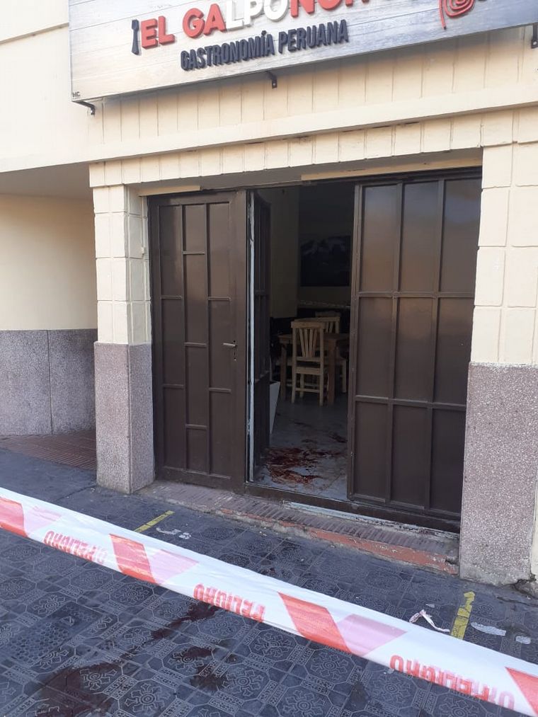 Lo atacaron a balazos cuando se encontraba frente a un bar de la avenida Colón.