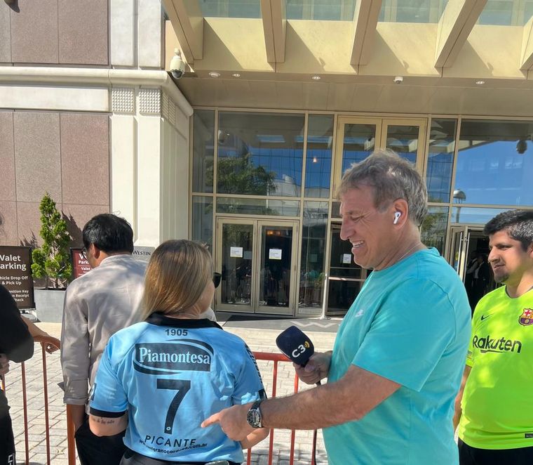 Hinchas argentinos, siguiendo a la Selección en Nueva York.