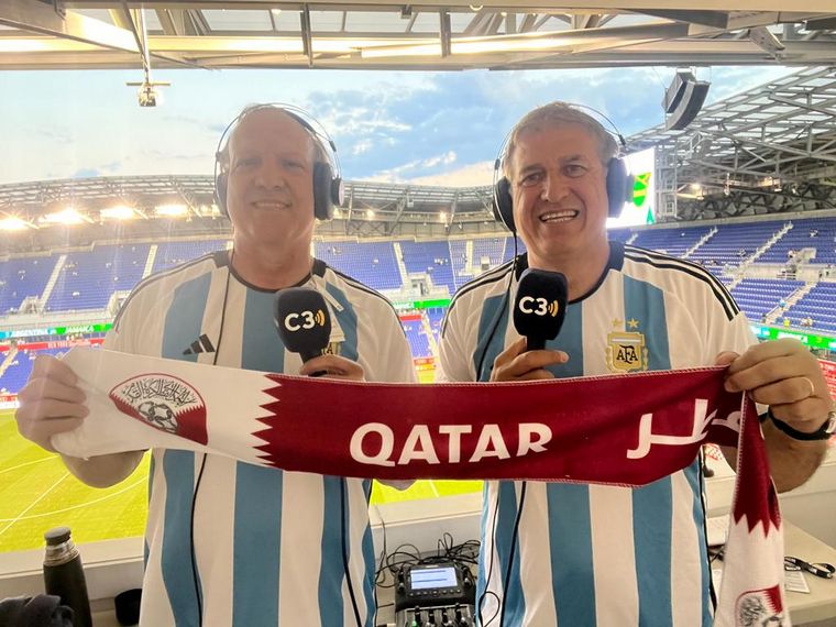 Gustavo Vergara y Claudio Giglioni, en el estadio de Nueva Jersey.
