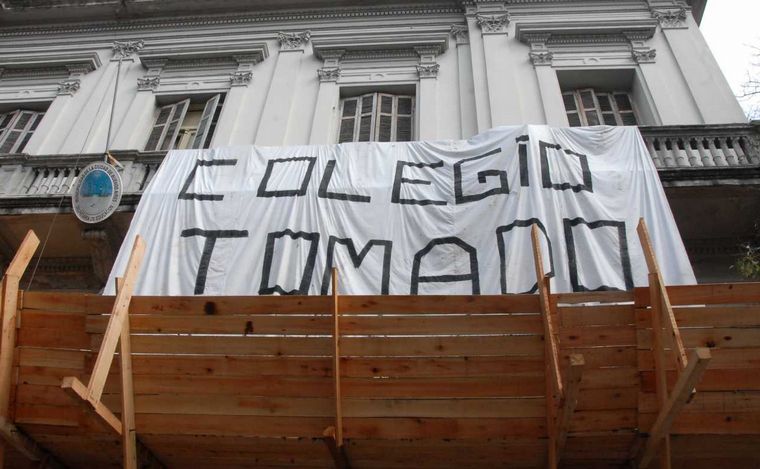 El colegio Mariano Acosta fue tomado por alumnos; ayer se levantó la protesta.
