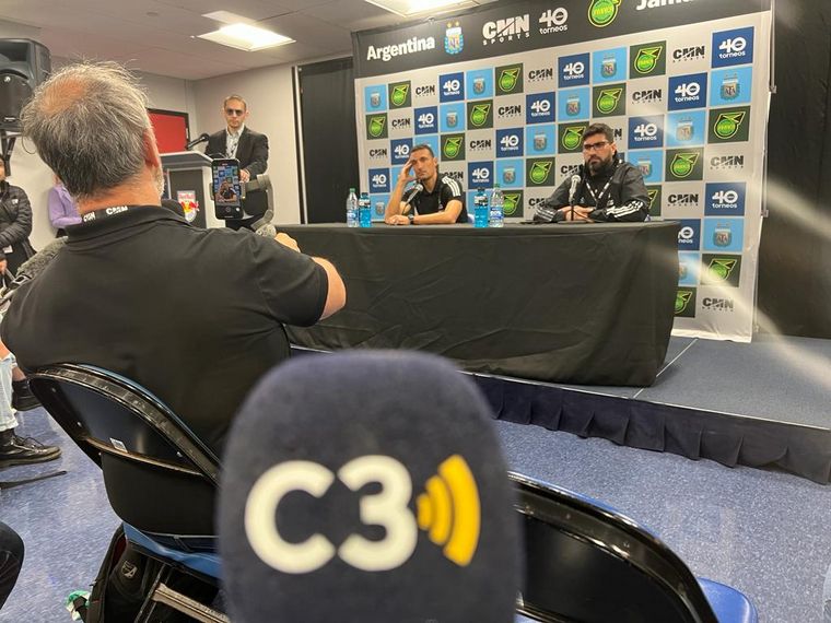 Cadena 3, en la conferencia de Scaloni en Nueva Jersey.