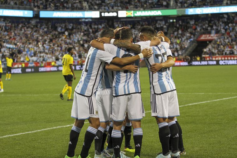 FOTO: Argentina se abraza a la ilusión del Mundial.