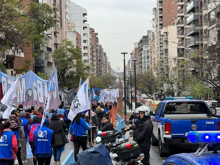 Caos en el centro de Córdoba por reclamos y movilizaciones de piqueteros.
