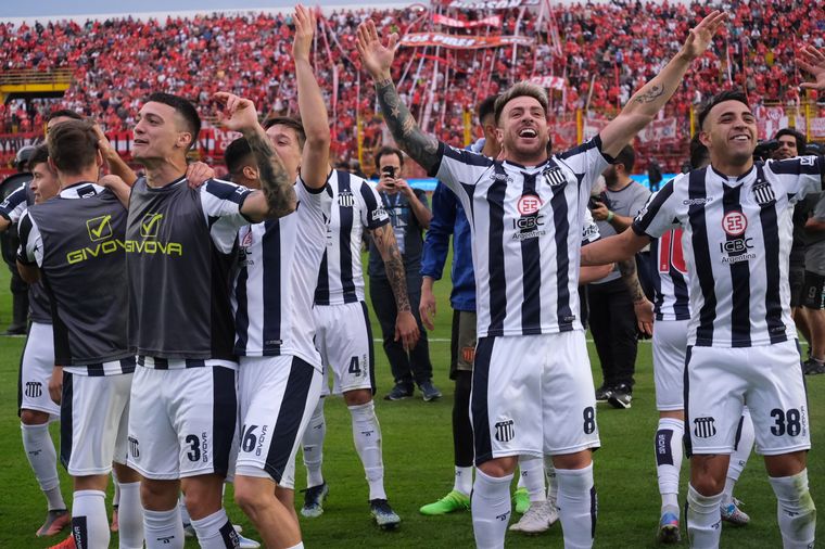 FOTO: Los jugadores de Talleres celebran el pase a semifinales de la Copa Argentina.