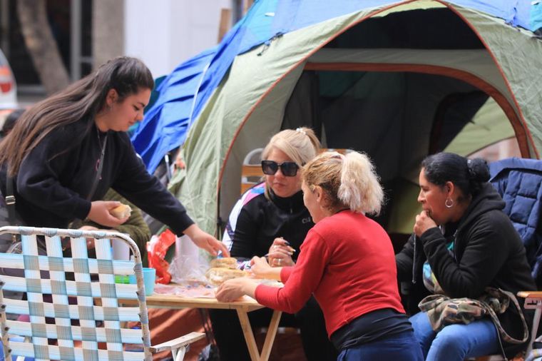 Movimientos sociales realizan un acampe en Córdoba.