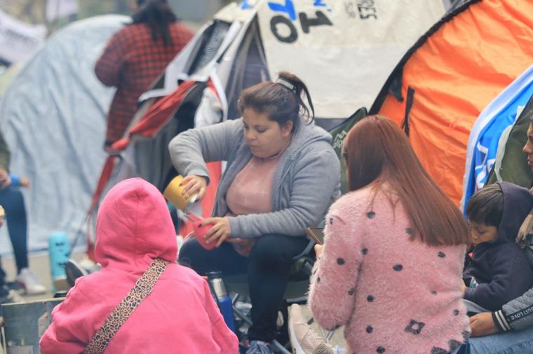 Movimientos sociales realizan un acampe en Córdoba.