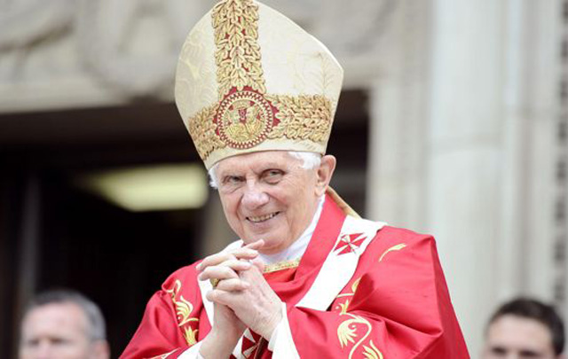 Benedicto XVI dijo que los hijos de gitanos tienen derecho a un futuro mejor.