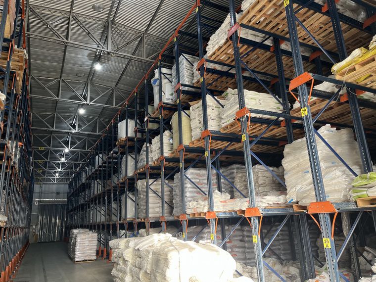 Los materiales listos para salir a los distribuidores locales y al exterior