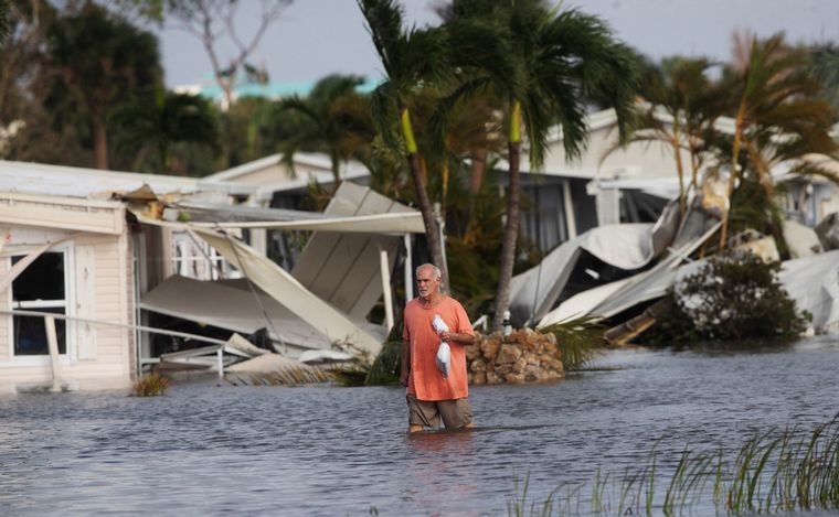 FOTO: El huracán Ian se degradó a ciclón postropical y habría más muertos.