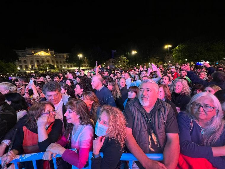 Con Emir Kusturica, La Feria del Libro inició a pura fiesta en Córdoba.