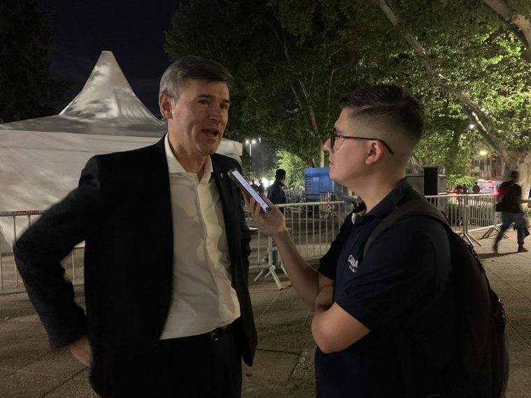 Con Daniel Passerini, en La Feria del Libro inició a pura fiesta en Córdoba.