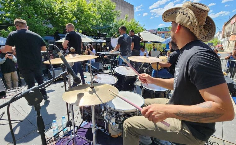 Ayrton Gelfo y La Leo.