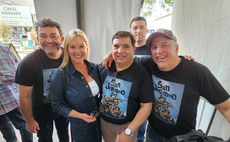 Viva la Radio transmite desde el Mercado Norte por el San Jerónimo Dei.