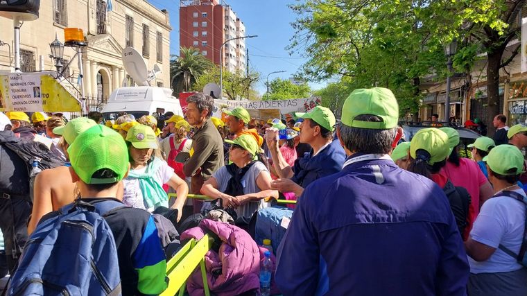 Miles de fieles peregrinan hacia Luján desde el santuario de San Cayetano.