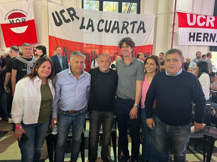 Referentes de la UCR en un acto del partido en el Comedor Universitario de la UNC.