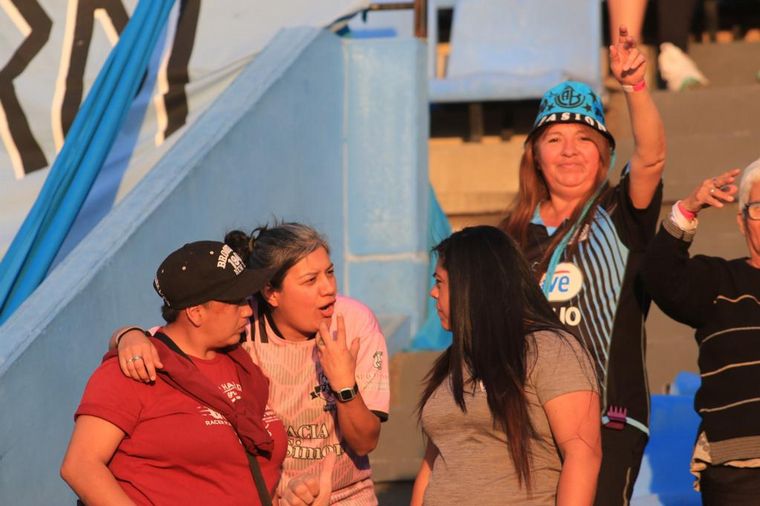 Te vi en la cancha: buscate en la tribuna del aliento a las chicas