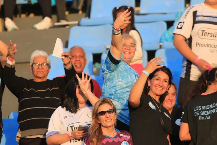 Te vi en la cancha: buscate en la tribuna del aliento a las chicas