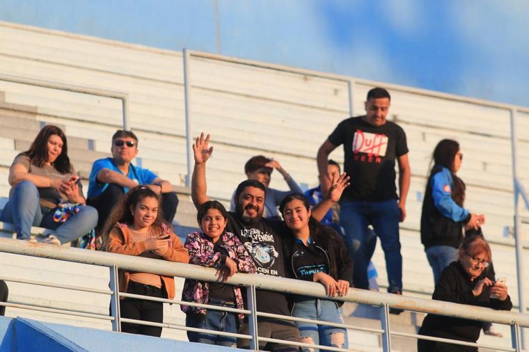 Te vi en la cancha: buscate en la tribuna del aliento a las chicas