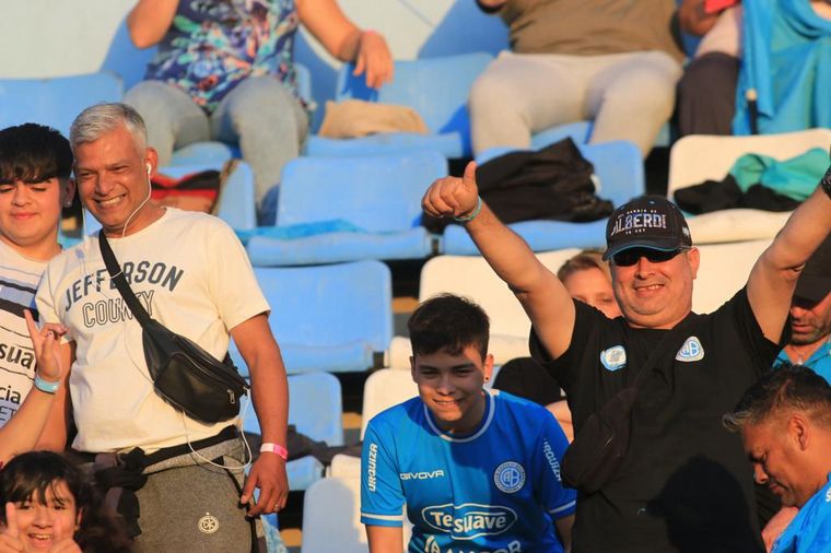 Te vi en la cancha: buscate en la tribuna del aliento a las chicas