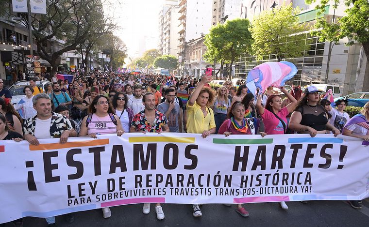 FOTO: Una nueva Marcha del Orgullo copó las calles del centro rosarino este sábado.