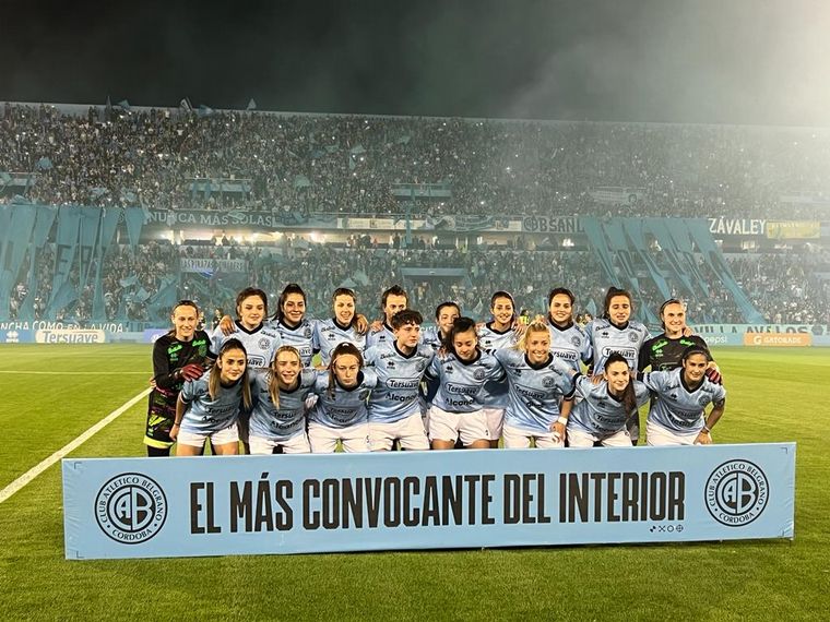 FOTO: Las chicas de Belgrano celebraron un logro histórico para el fútbol femenino.