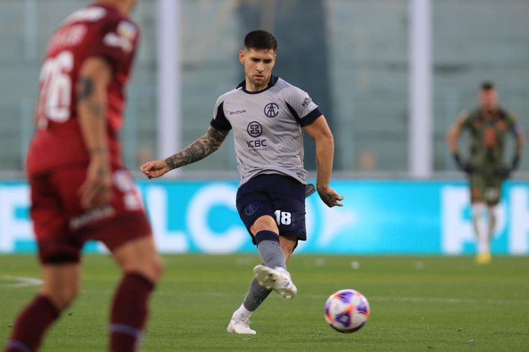 FOTO: Talleres se enfrenta con Lanús en el Mario Kempes.