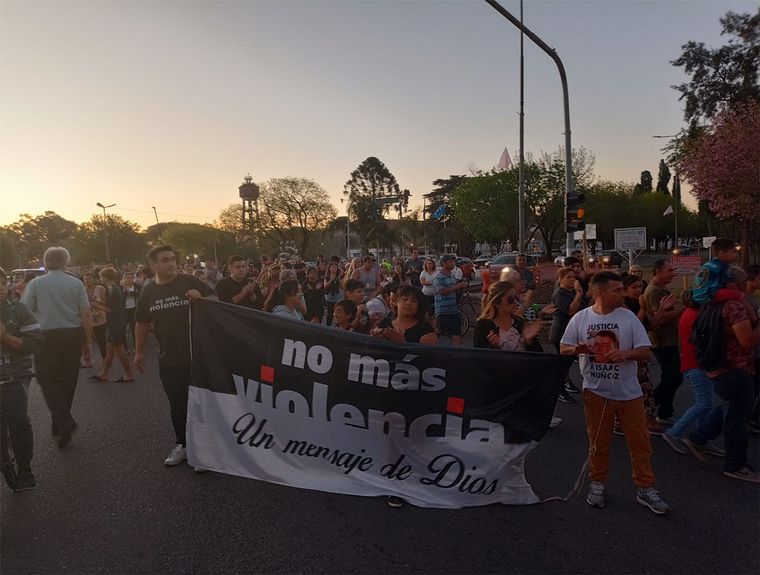 Manifestación por un pastor y remisero que fue baleado para robarle el auto.