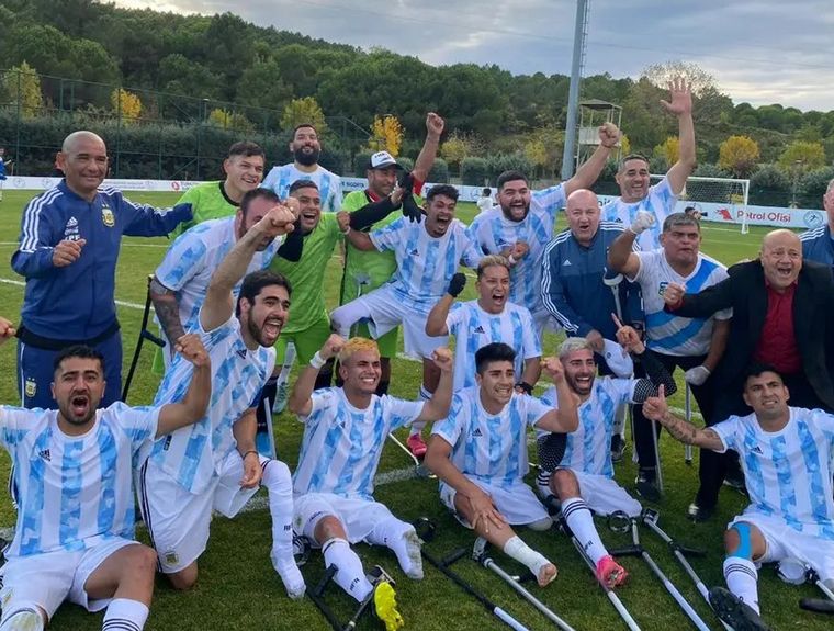 Argentina venció a Inglaterra y pasó a octavos (Fotos: @seleccion_futbol_amputados)