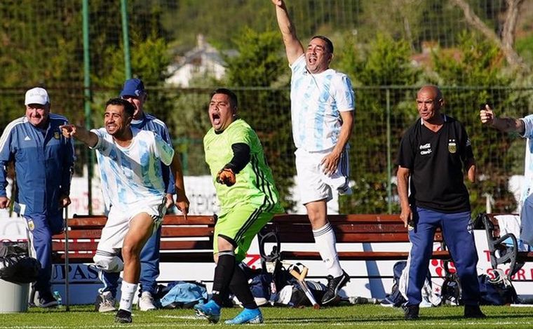 Argentina venció a Inglaterra y pasó a octavos (Fotos: @DeportesAR)