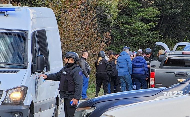 Operativo para desalojar a grupos mapuches en Villa Mascardi.