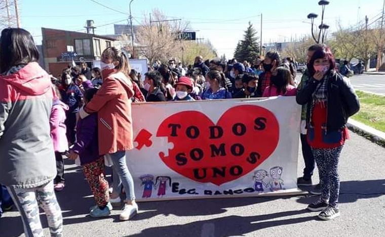FOTO: Caminata por la integración en Tucumán