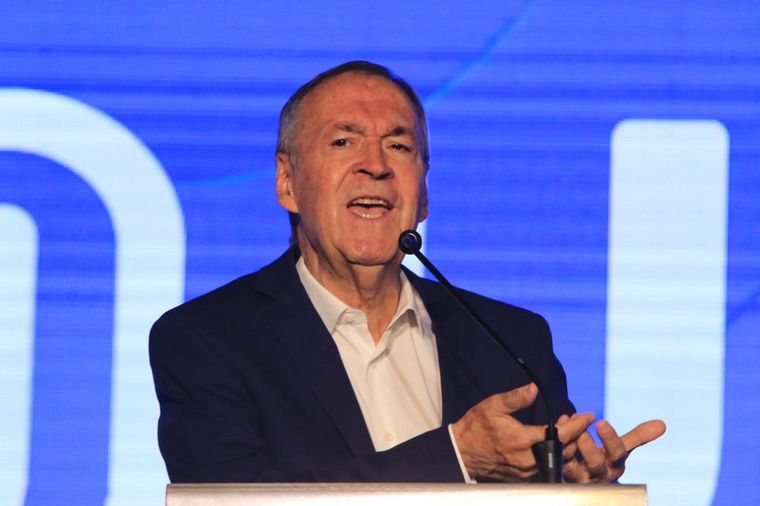 Juan Schiaretti defendió su modelo de gestión y criticó al kirchnerismo en la UIC.