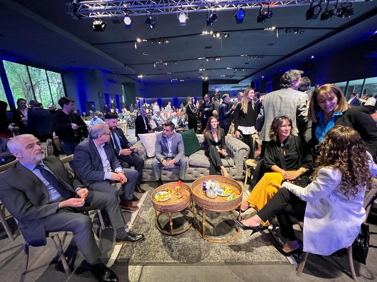 Dirigentes políticos y del empresariado participan del encuentro de la UIC.